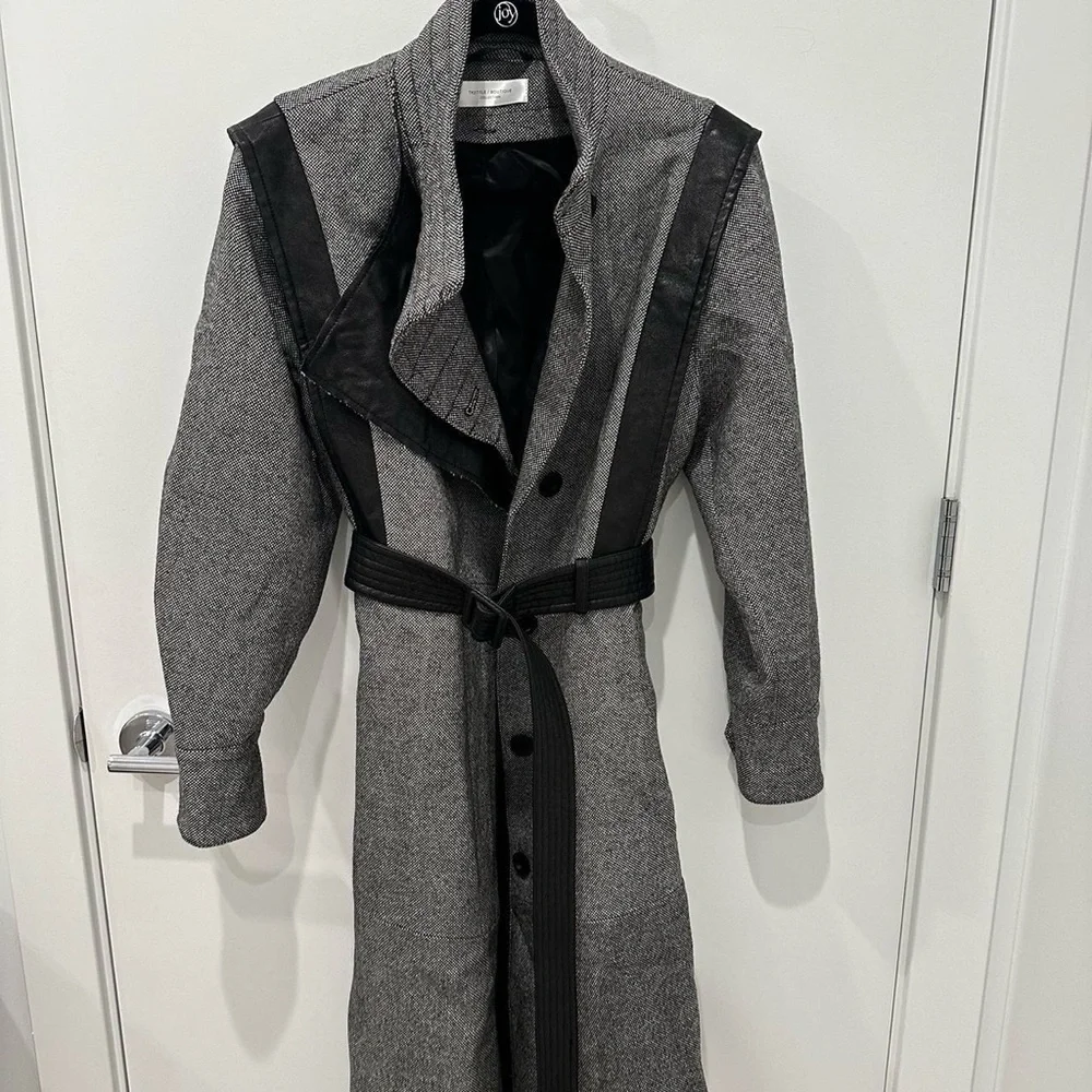 Wool coat - Picture 1 of 9